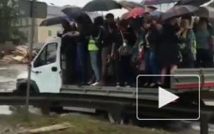 Видео из Москвы: К аэропорту Шереметьево затопило дорогу