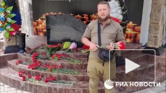 Жители Донецка  возложили цветы к месту гибели первого главы ДНР Александра Захарченко
