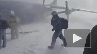 Самолет Ан-12 зацепился за бруствер при посадке на острове Итуруп