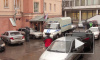 Двое мужчин с шарфами на лицах выстрелили в охранника магазина и забрали драгоценности на 500 тысяч рублей