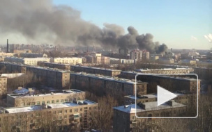 На проспекте Обуховской обороны в Петербурге тушат пожар третьего номера сложности