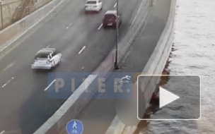 Девушку вытащили из Невы у Литейного моста 