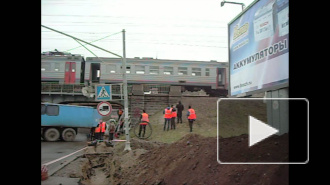 Водитель грузовика, сместившего опору моста, скрылся с места ДТП 