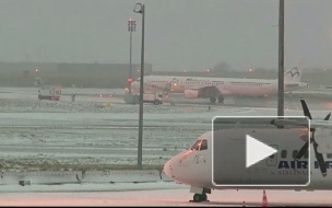 Во Франции лед сковал аэропорт