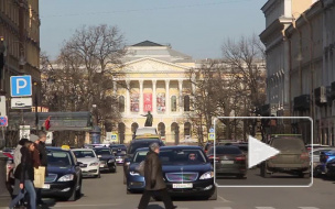 Новые стеклянные остановки в Петербурге защитят от граффити и наклеек