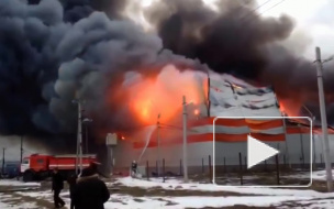 Появилось видео адского пожара на мебельном складе в Ставрополе, который тушили более 9 часов