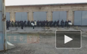 Видео: на Арсенальной молодых полицейских учат разгонять митинги 