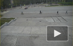 Видео: в Сыктывкаре пьяная женщина сбила мальчика на велосипеде у "Вечного огня"