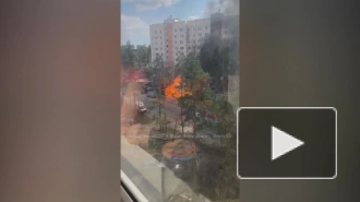 В Воронеже автомобиль загорелся и взорвался во дворе дома