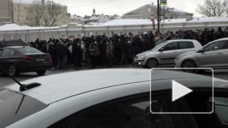 Видео: дорожная полиция заблокировала движение протестующих в районе Фонтанки