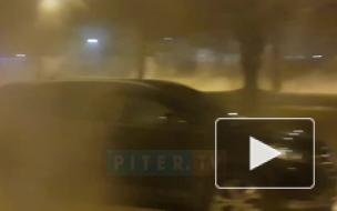 В Московском районе дворы затопило кипятком из-за прорыва трубы