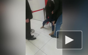 Буянившую в ТЦ "Парнас" девушку госпитализировали с наркотическим опьянением